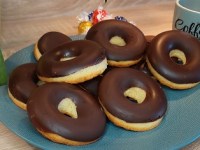 Cuisiner – Les donuts nappés au&nbsp;chocolat